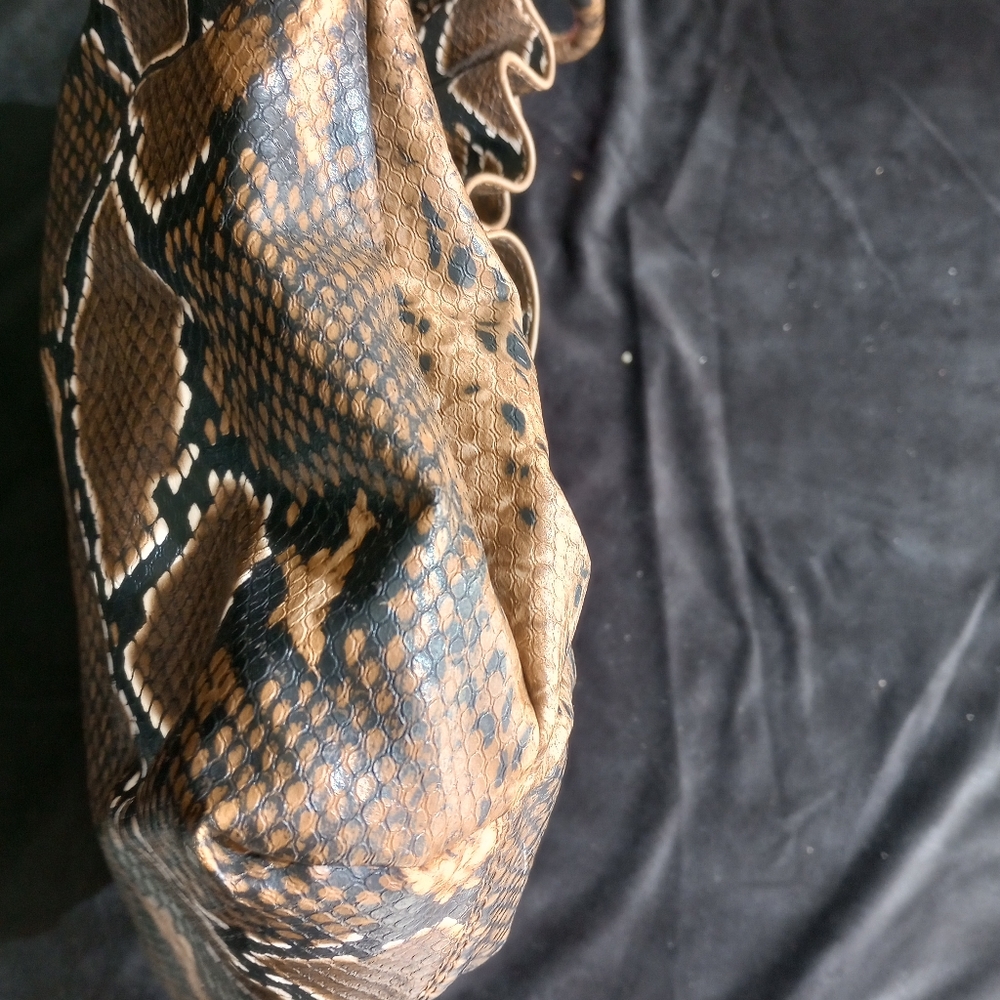 🔖Snakeskin Ruffled Handbag - Picture 12 of 16